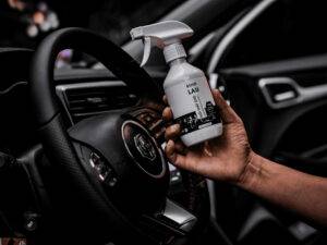 Tại sao nên chọn Combo Carfresh Fuwa3e thay vì mua lẻ từng sản phẩm? 2 Lau nội thất ô tô Carfresh
